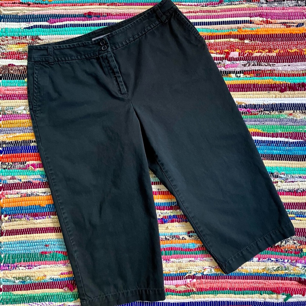 Liz Claiborne ~ Audra black capri pants